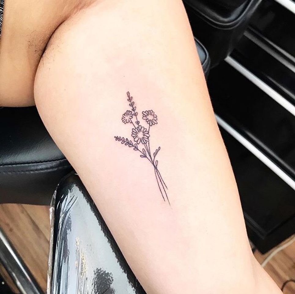 Fashion Uma tatuagem linda e delicada: