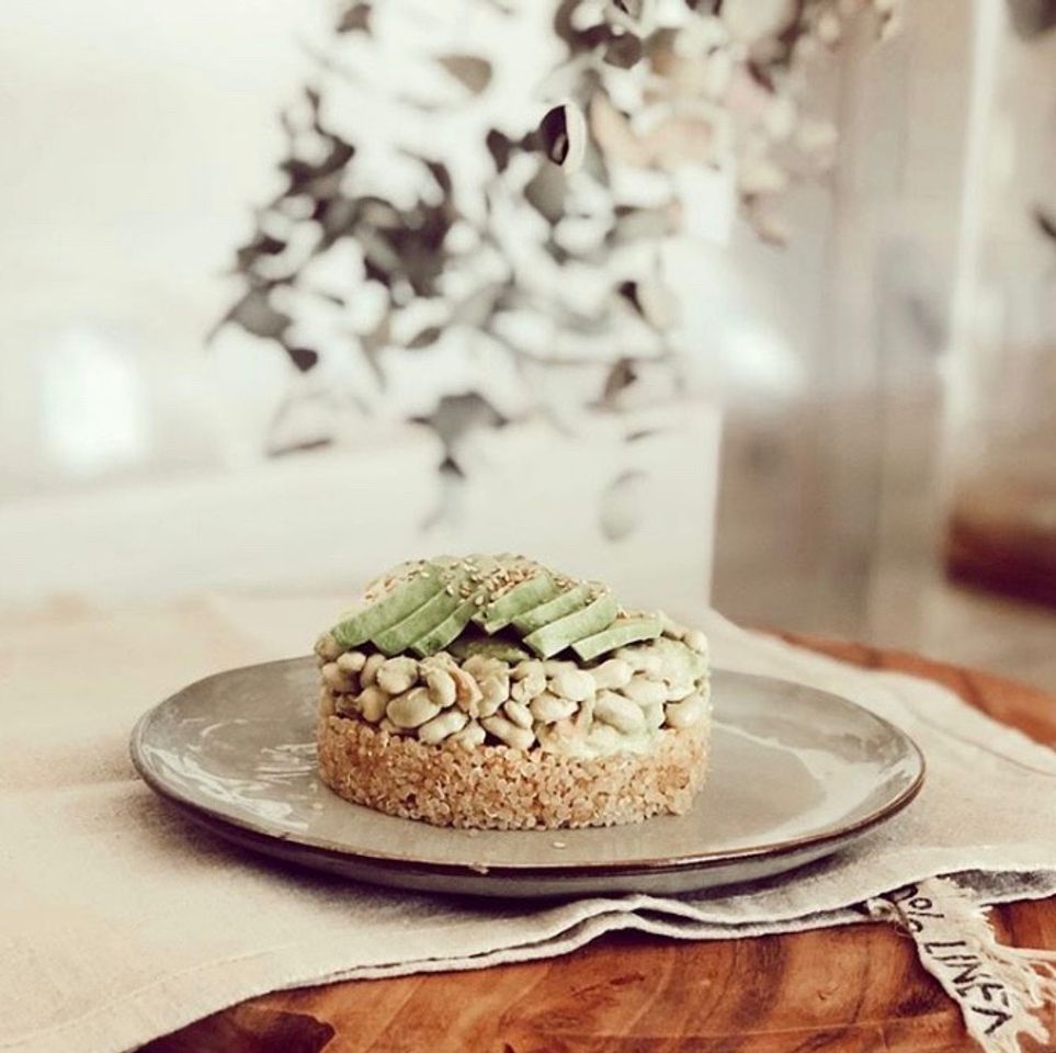 Quinoa con aguacate y habitas baby 