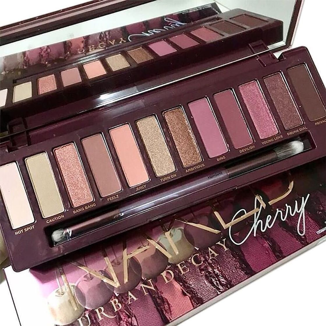 Beauty Paleta de sombra de ojos de Cherry de Urban Decay.