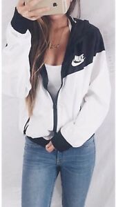 Product Nike W NSW HRTG JKT WNDBRKR Chaqueta