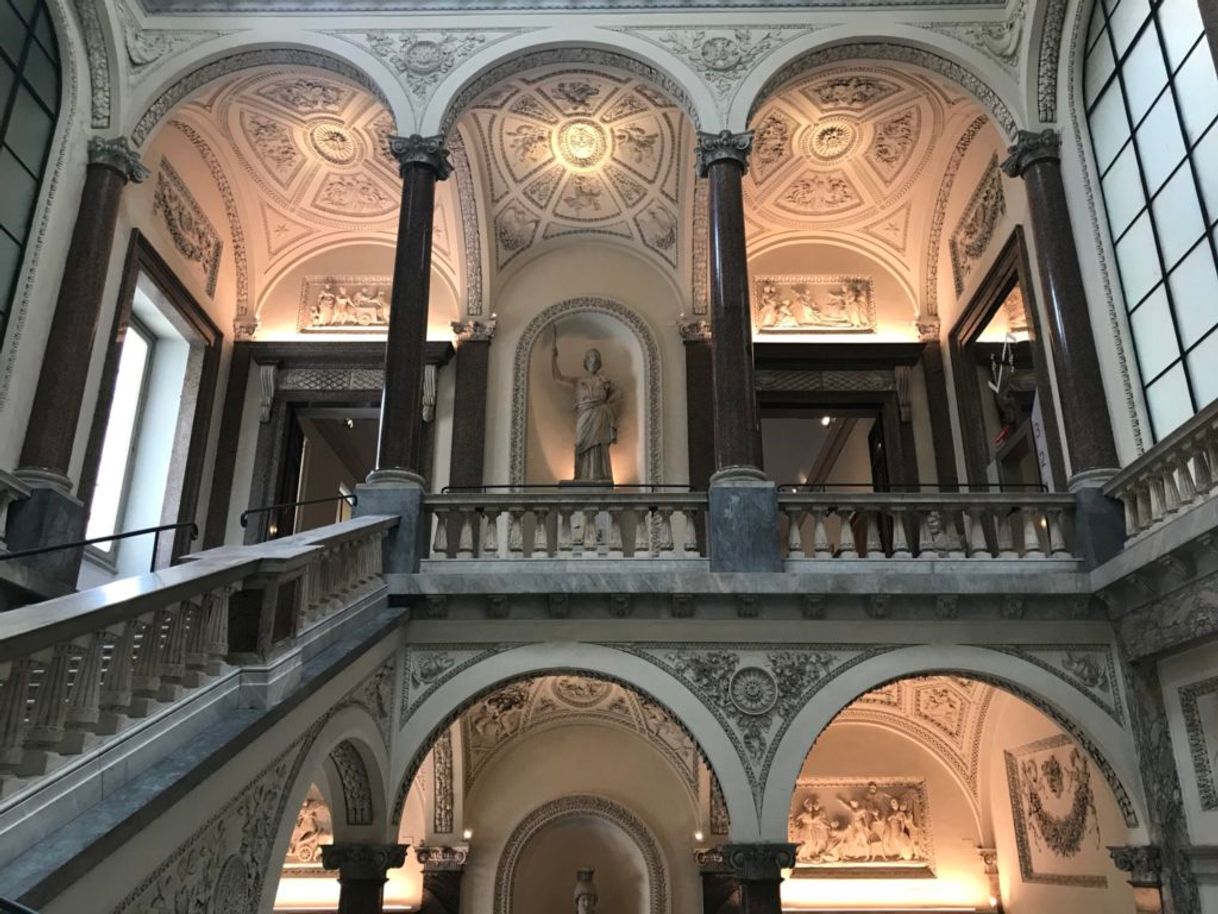 Place Museo de Roma