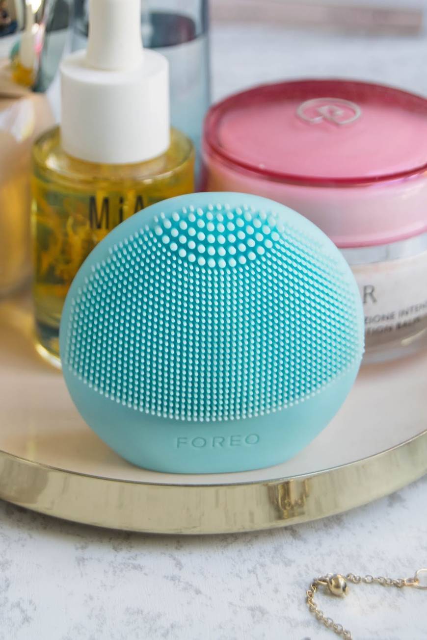 Social LUNA play plus de FOREO es el cepillo facial recargable de silicona