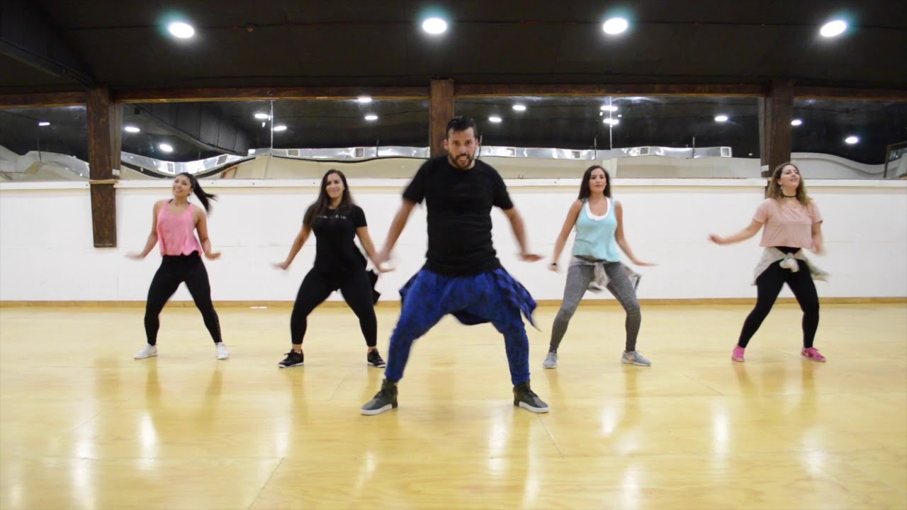 Moda Duro y Suave - Leslie Grace & Noriel / ZUMBA - YouTube