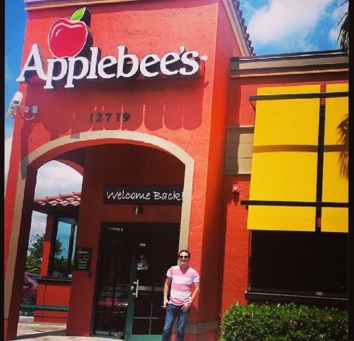 Place Applebee's Grill + Bar