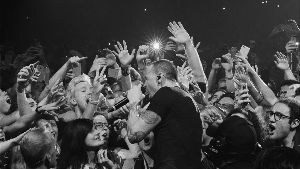 Social Crawling (One More Light Live) - Linkin Park - YouTube