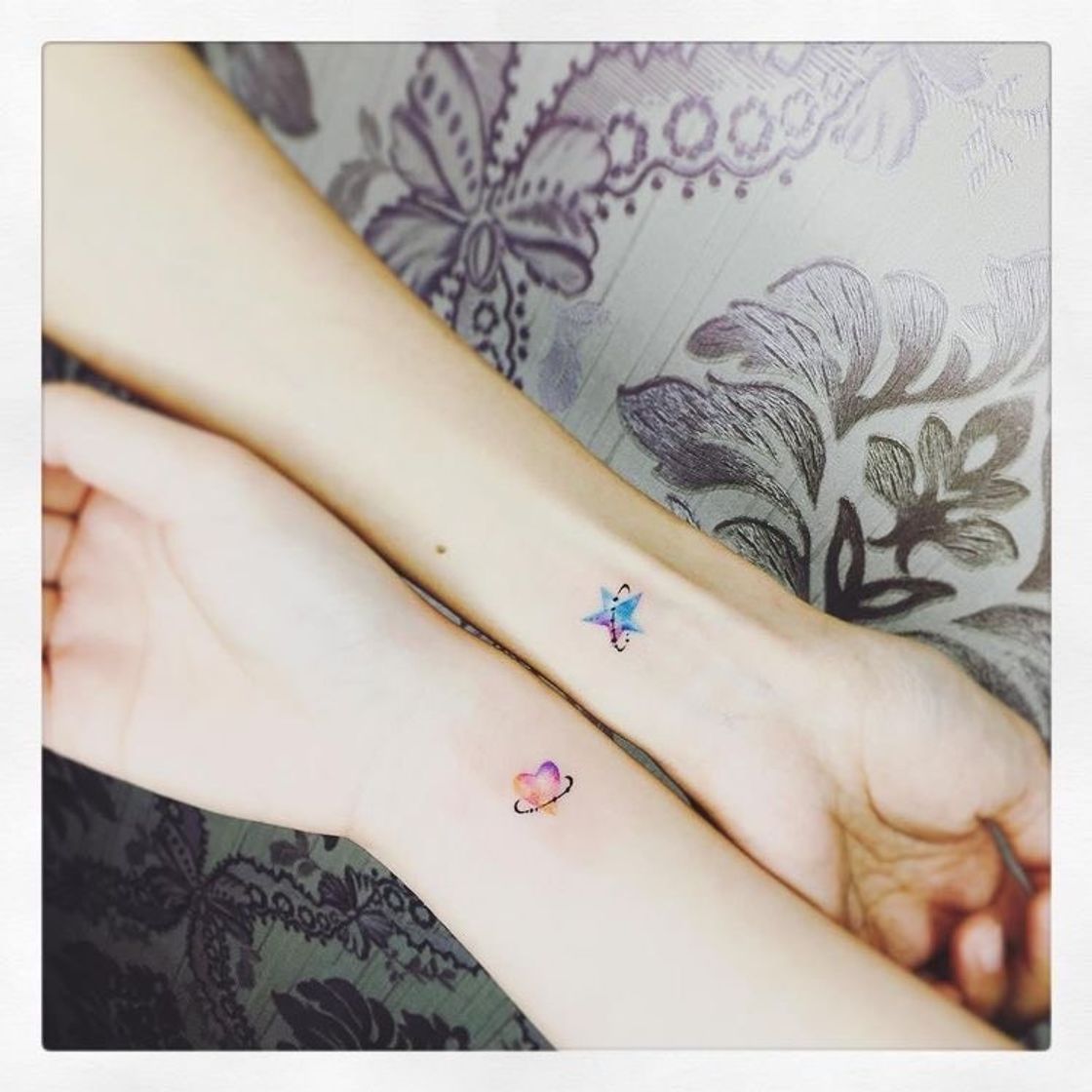 Moda Tatuagem para amigas diferentes, mas que se amam