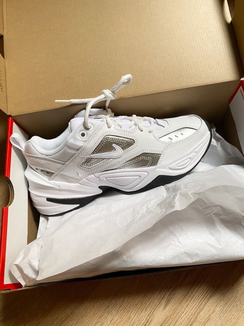 Social 
W Nike M2K Tekno Ess - Blanco