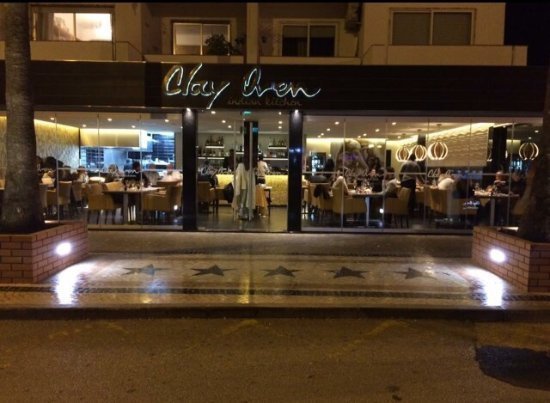 Restaurantes Clay Oven