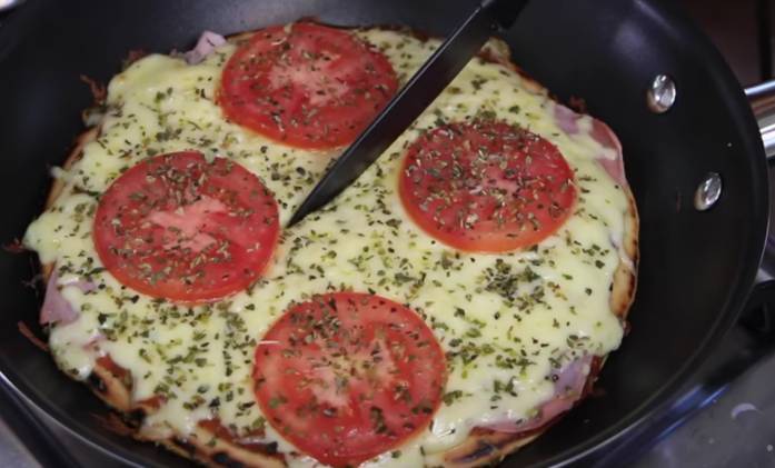 Restaurantes pizza de frigideira pronta em 10 minutos 🍕