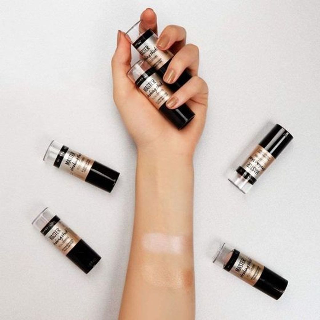 Social Maybelline Iluminador en stick Master Strobing 200 Medium
