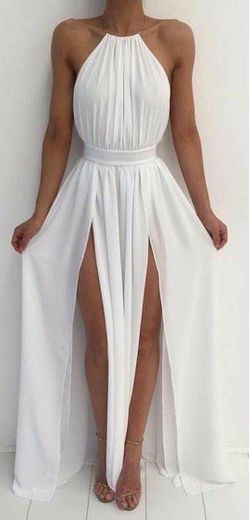 Vestido branco com abertura lateral 