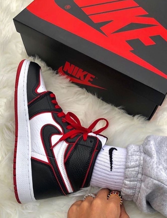 Product Jordan 1 Bloodline