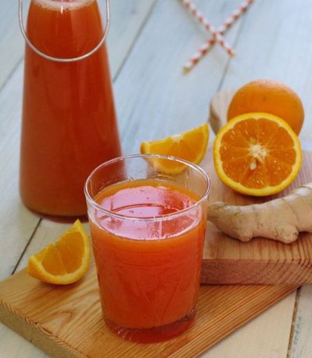 Suco de laranja com cenoura e gengibre 