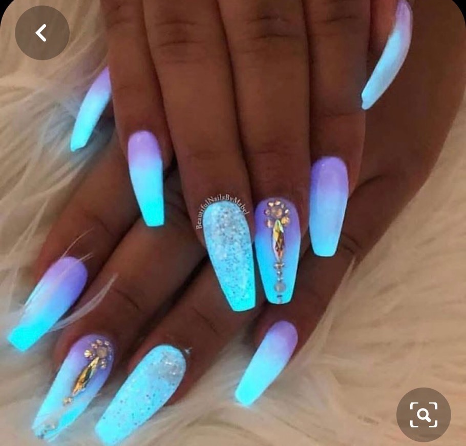 Moda Uñas moradas y azules