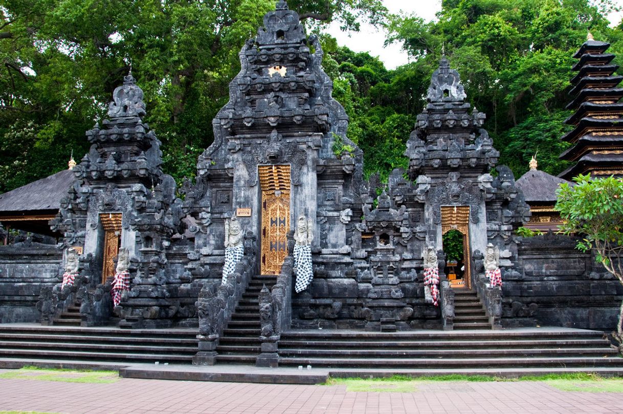 Place Pura Goa Lawah