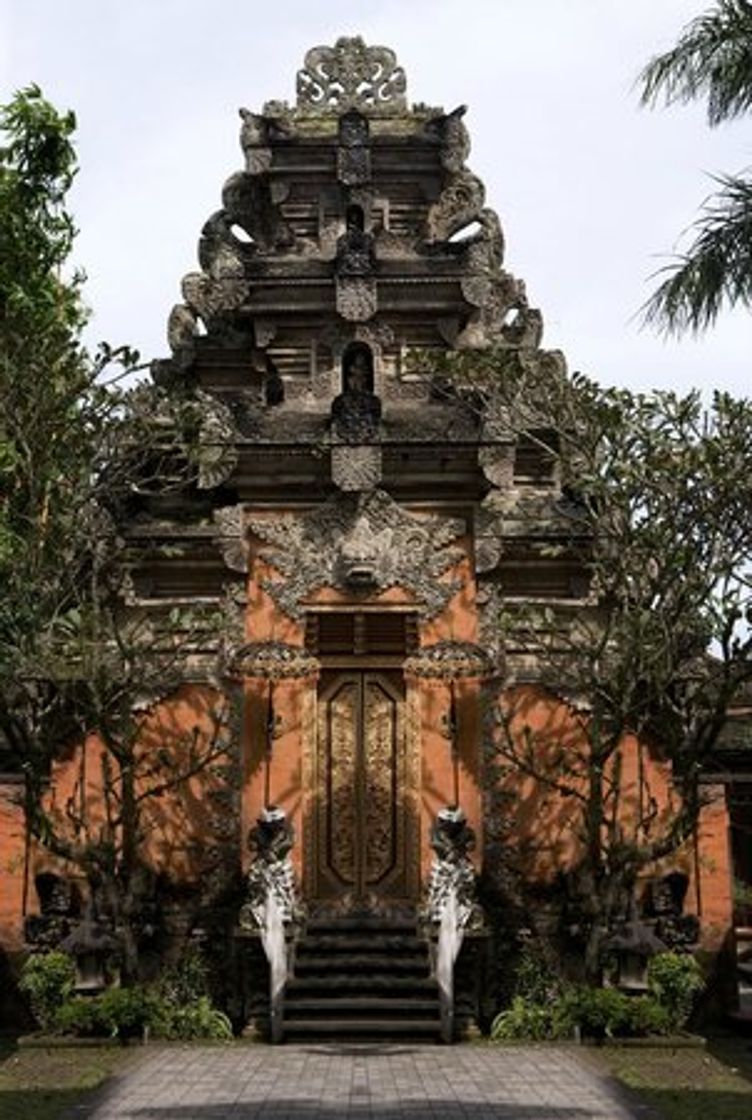 Place Puri Saren Agung