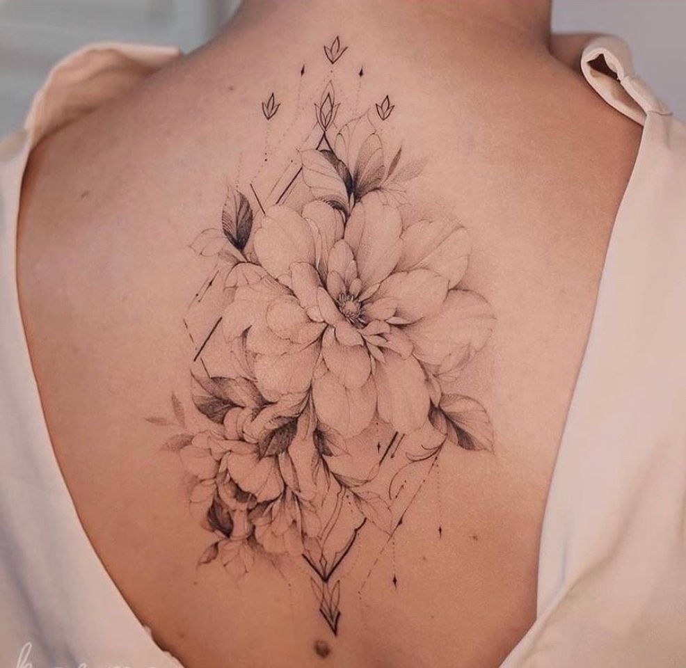 Fashion Inspiração de tatuagens femininas 