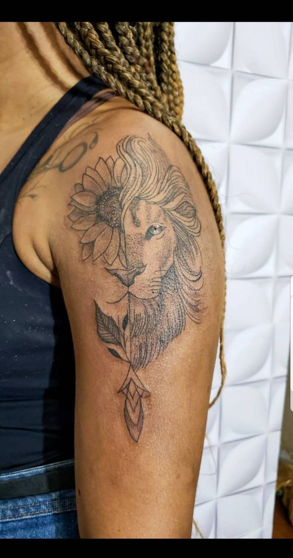 Moda Tatoo Leão com flor 