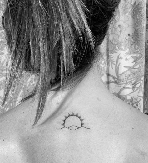 Tatuagem do sol e mar