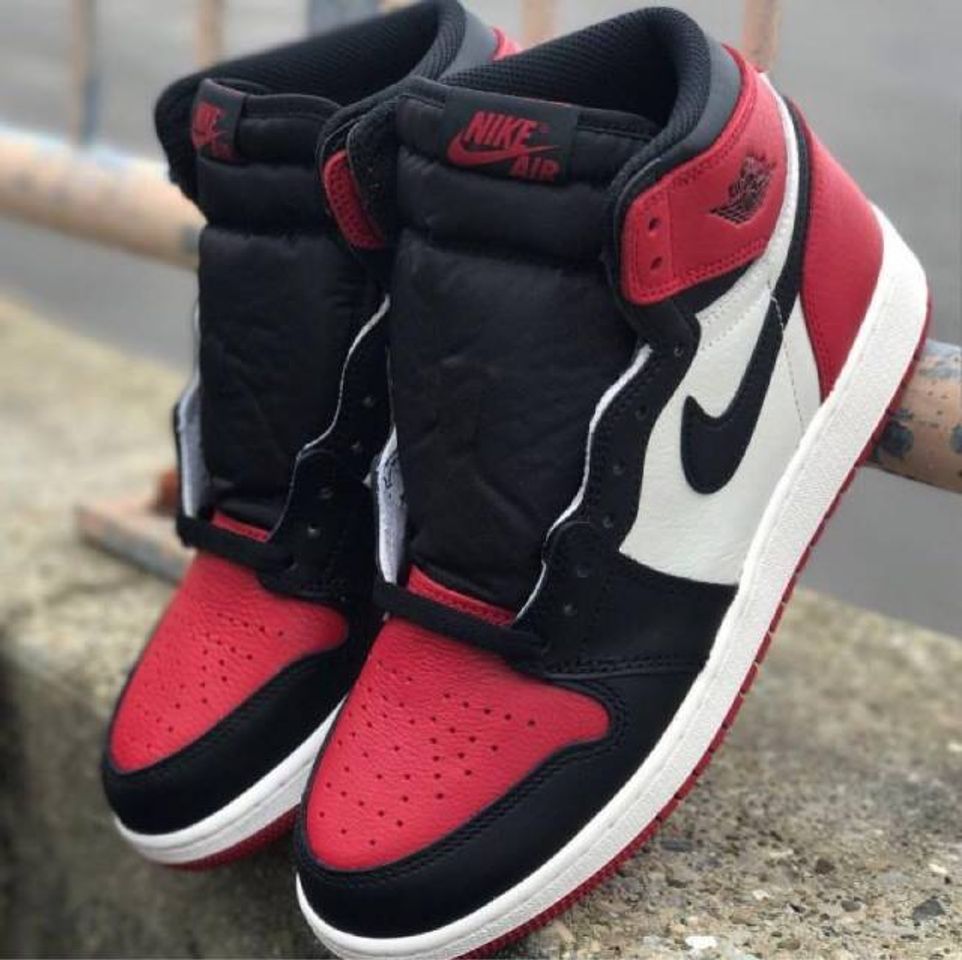 Social Nike Air Jordan 1 Retro High OG 'BRED Toe'