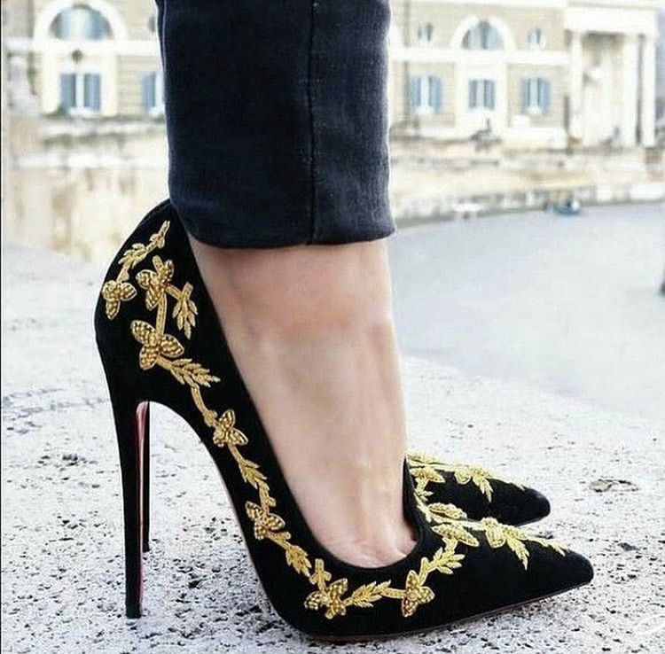 Social Black and gold