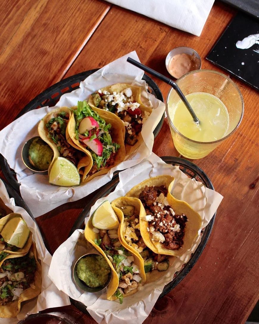Pistola y Corazon Taquería