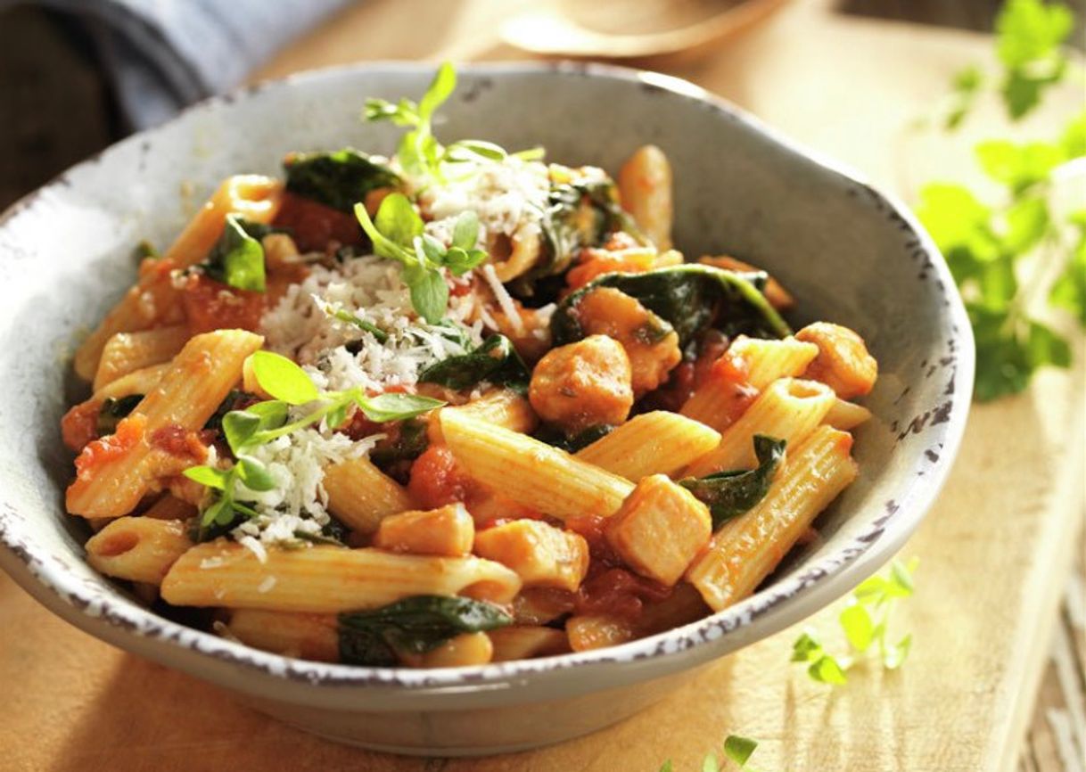 Social Macarrones aromáticos con pollo, beicon y espinacas 