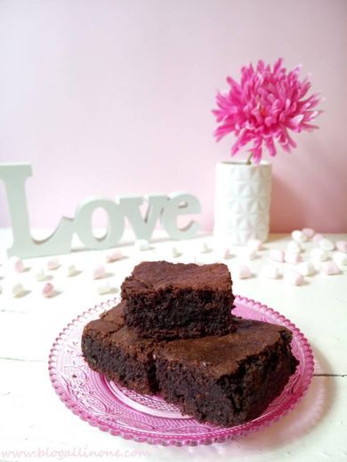 Pastel de chocolate y caramelo con mantequilla