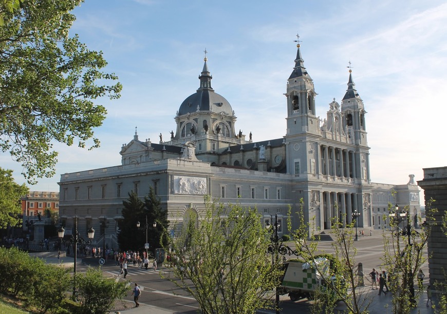 Lugar Almudena Cathedral
