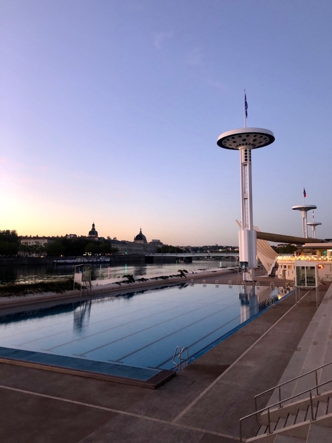 Place Piscine Du Rhone