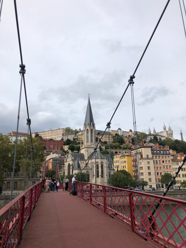 Place Passerelle Saint Georges