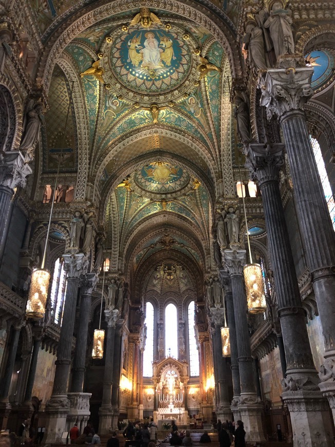 Lugar Basílica Notre-Dame de Fourvière