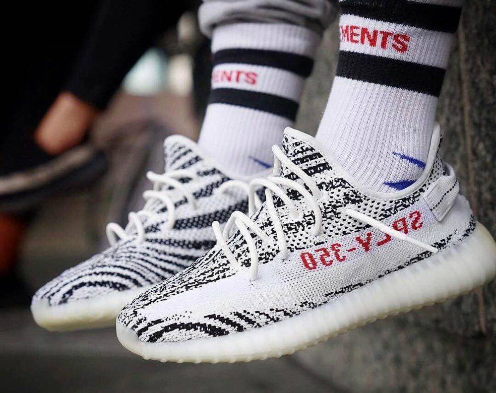 Social Adidas Yeezy Boost 350 V2 Zebra