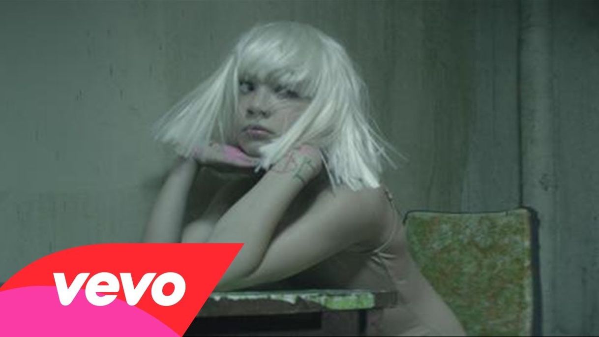 Moda Sia - Chandelier ( Official Music Vídeo ) 