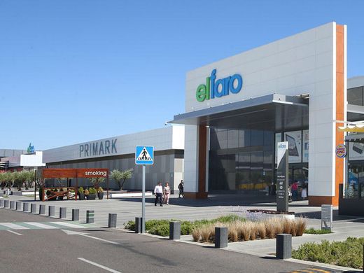 Centro Comercial El Faro: El mayor Centro Comercial de Extremadura