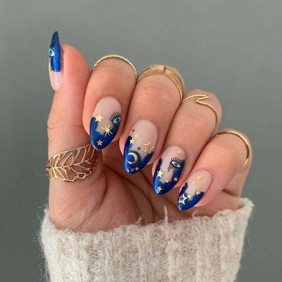 Social nail art