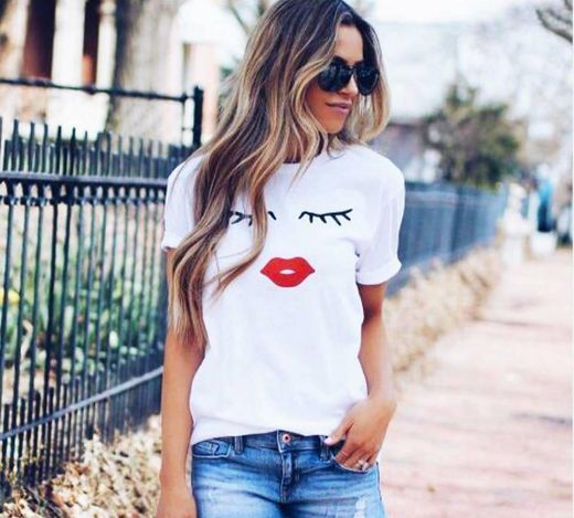 Productos CAMISETA PESTAÑAS Y LABIOS ROJOS