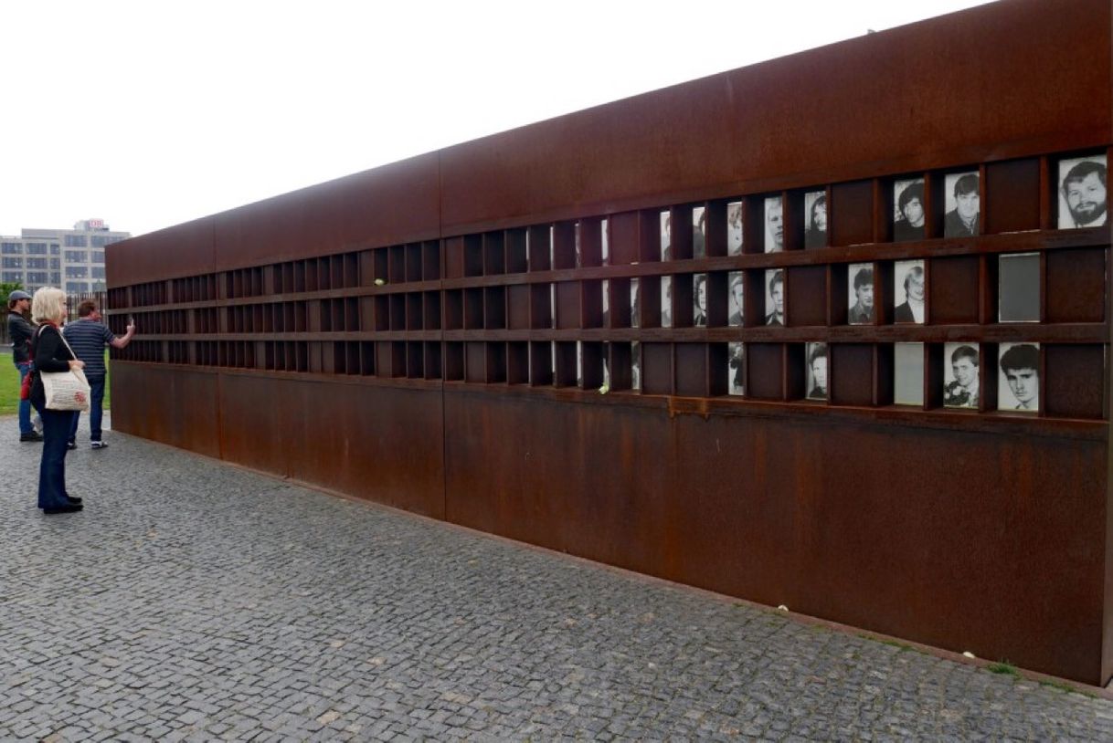 Place Berlin Wall Memorial