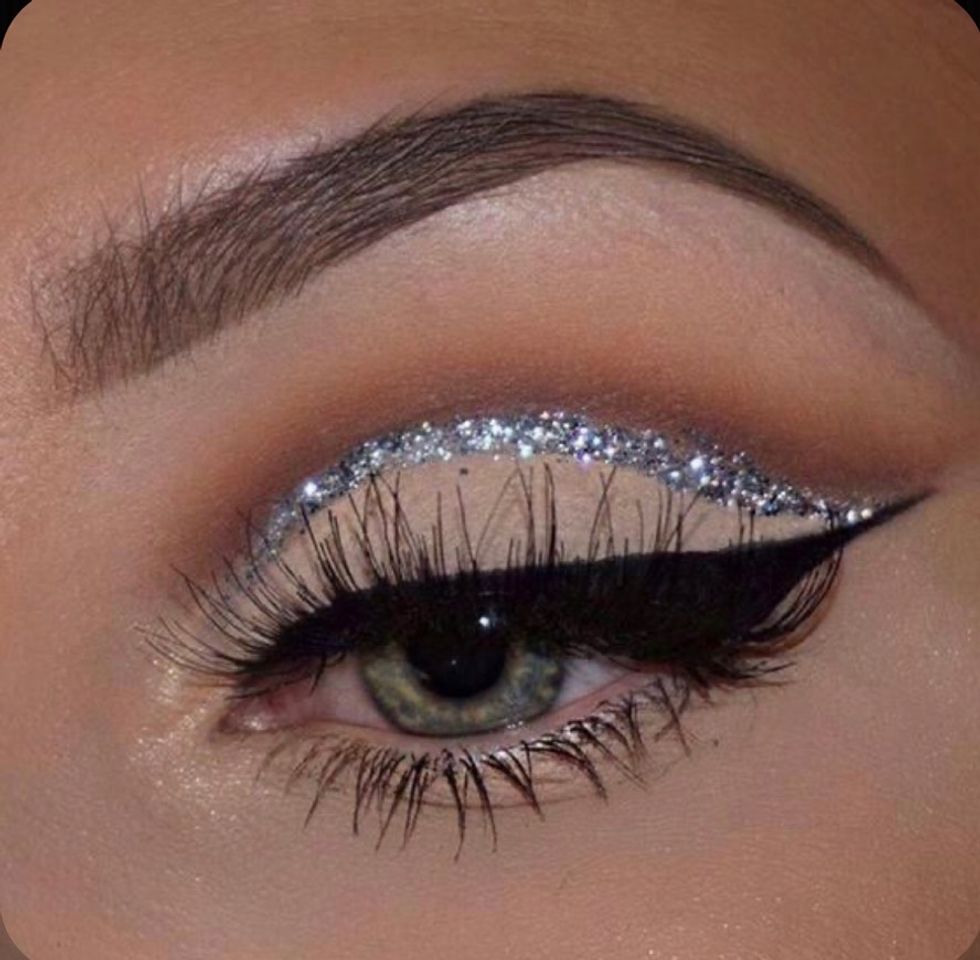 Makeup glitter