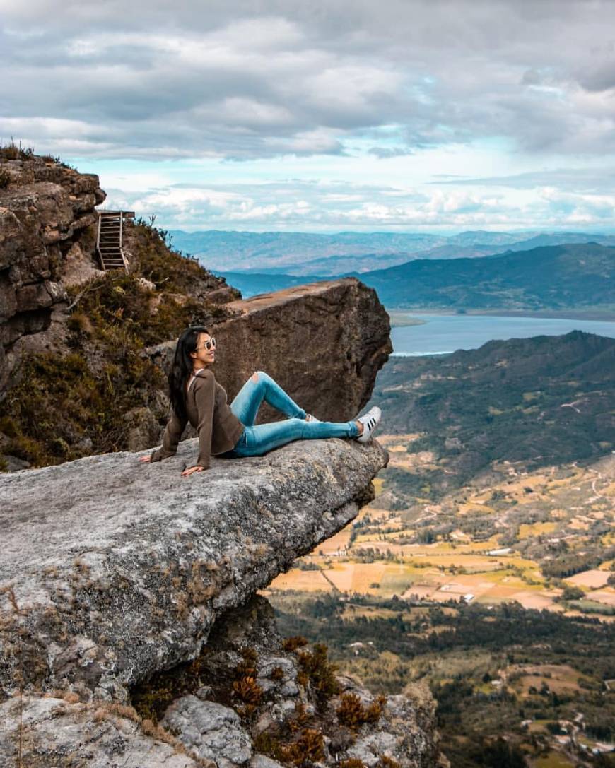 Lugar PIEDRA COLGADA