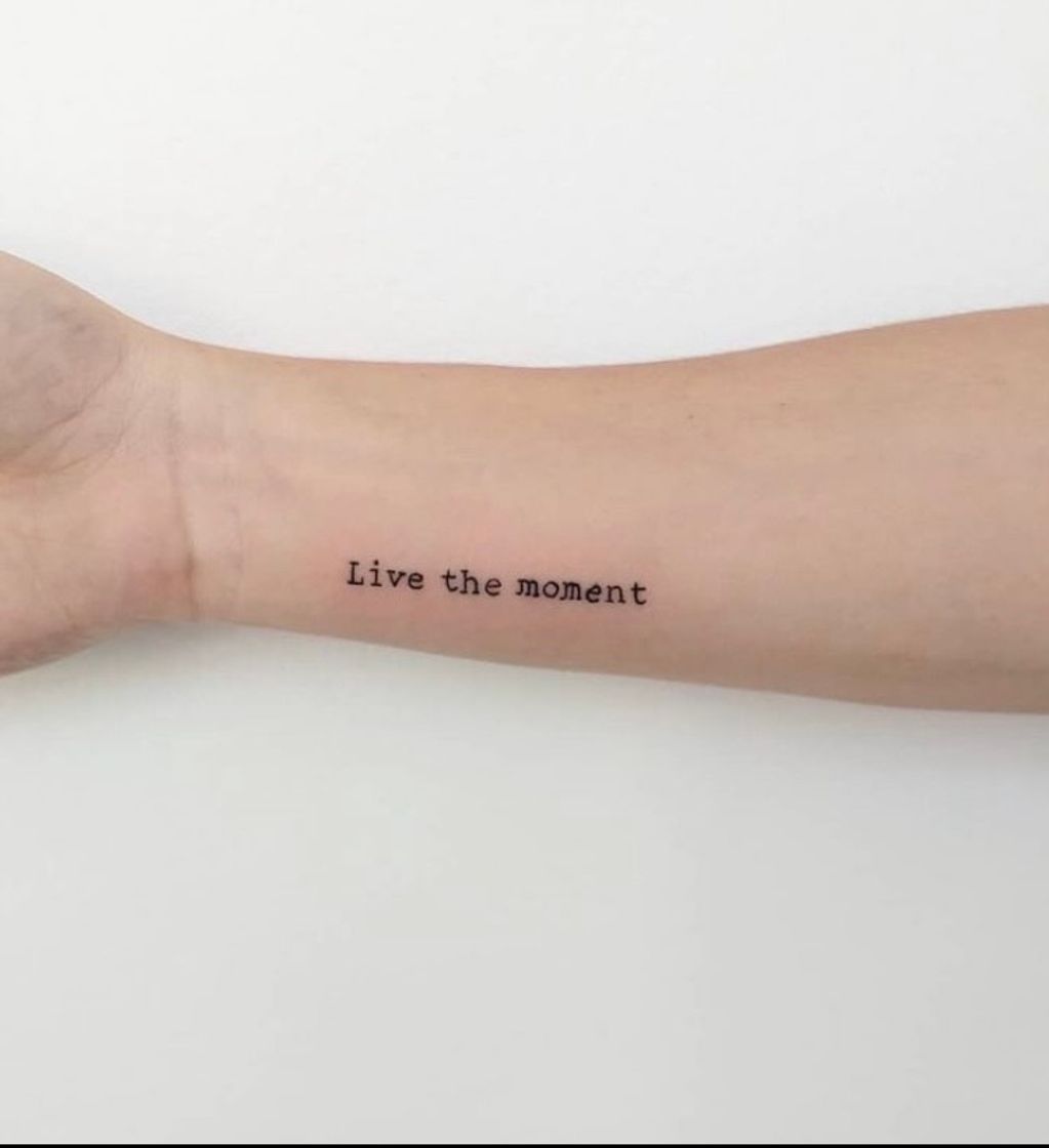 Social Tattoo “live the moment”