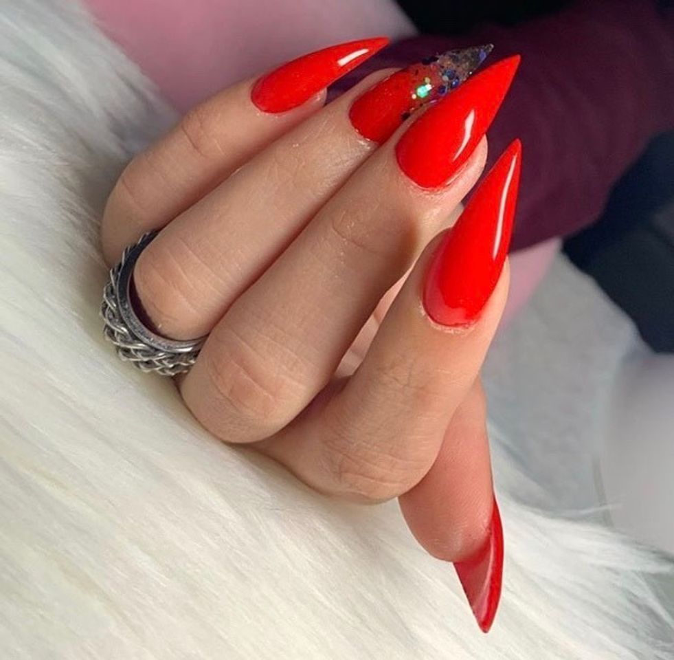 Moda Red Nails 