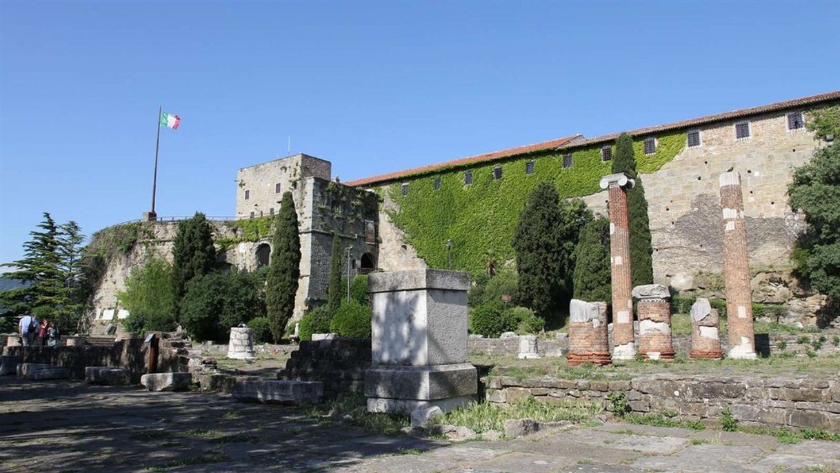 Lugar San Giusto Castle