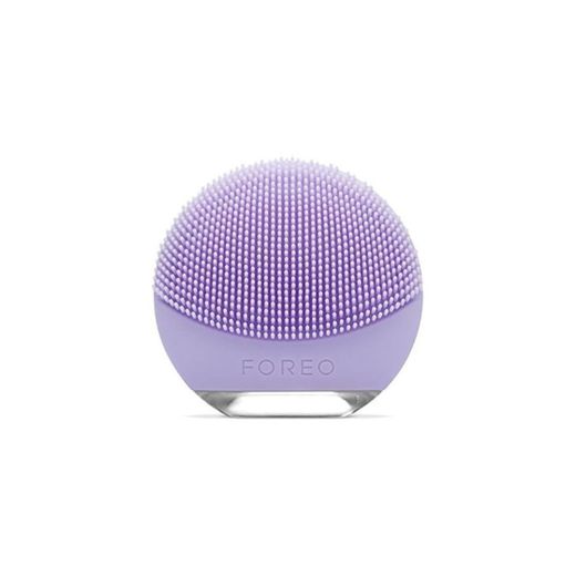 LUNA go de FOREO es el cepillo limpiador facial portable