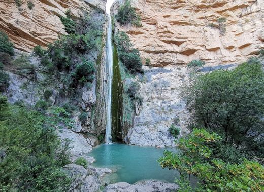 El Chorro del Villar o Chorrador, la gran cascada del Castillo de ...