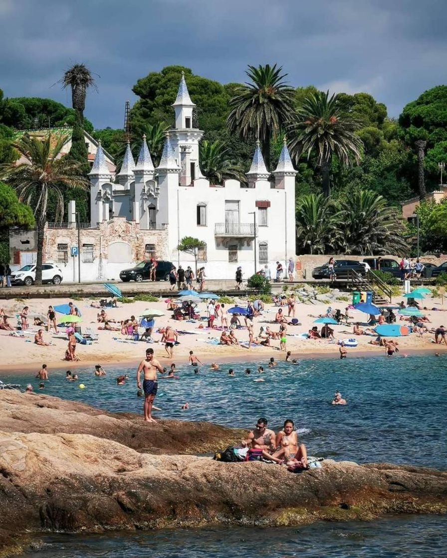 Places El incierto abandono del 'Xalet de les punxes', icono de la Costa Brava