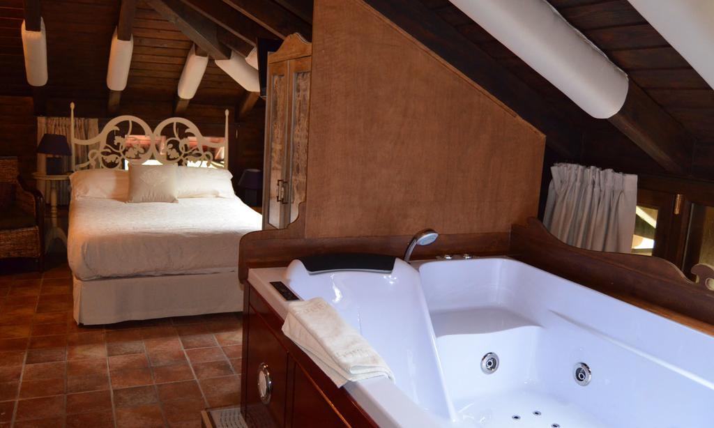 Place La Casa del Puente Suites con jacuzzi