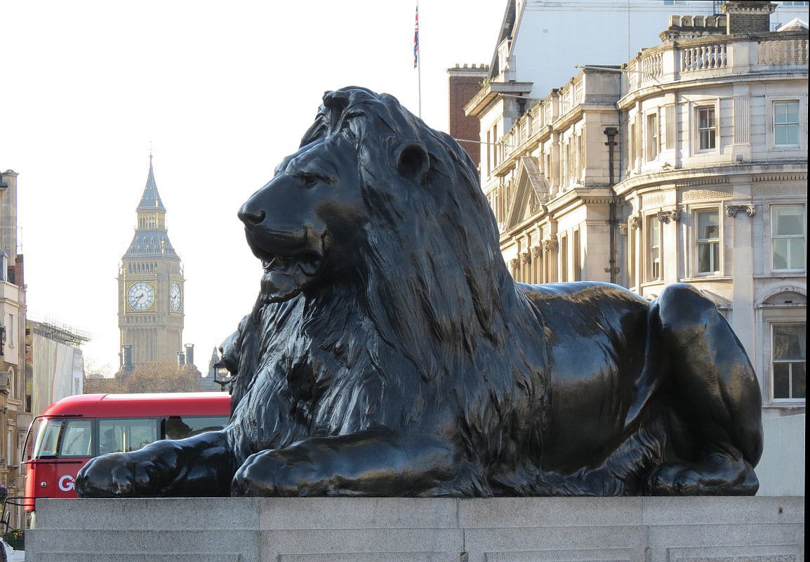 Place Landseer Lions Statues