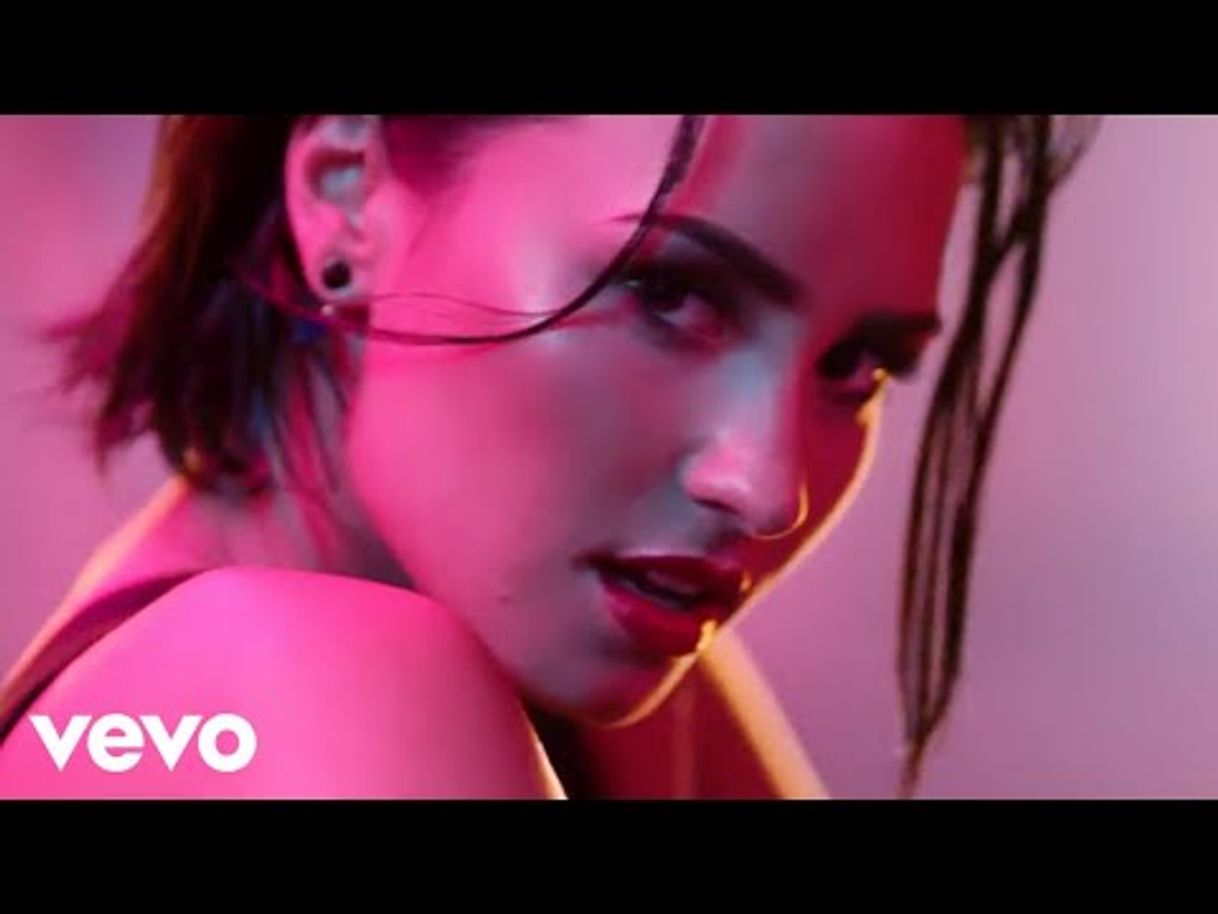 Demi Lovato - Cool for the Summer (Official Video) - YouTube