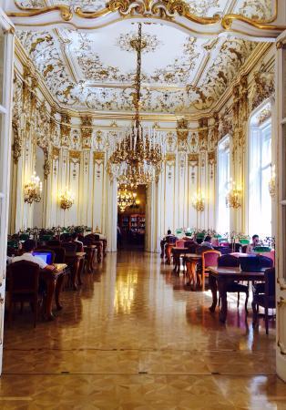 Place Metropolitan Ervin Szabó Library